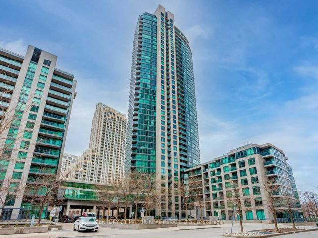 Luxury Suites Steps To Cn Tower 토론토 외부 사진